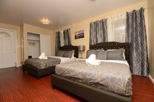 ハリウッド ラグジュアリー ダブル ベッドルームス