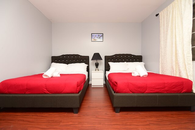 ハリウッド ラグジュアリー ダブル ベッドルームス