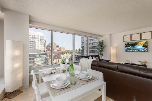 コーナー スイート - ヨンジ & ブロア