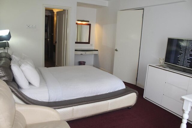 タイムズ スクエア レジデンス バイ アルマ