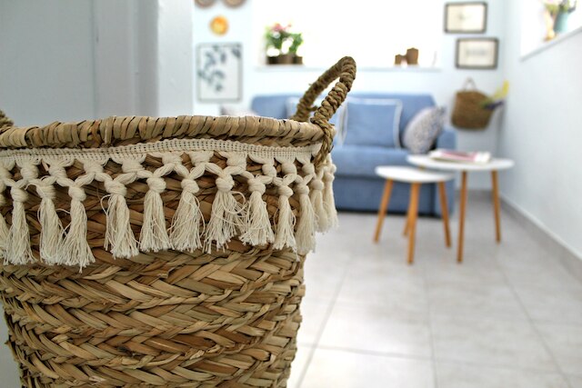 ネフィリア アンダー ザ アクロポリス イン ザ ハート オブ プラカ