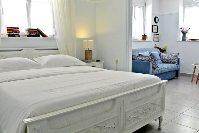 ネフィリア アンダー ザ アクロポリス イン ザ ハート オブ プラカ