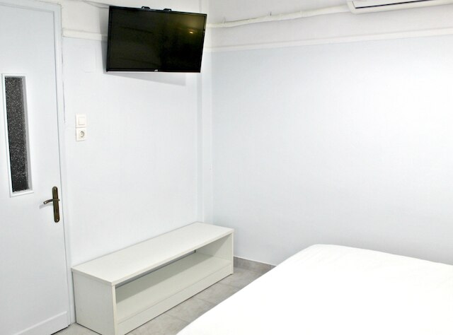 ネフィリア アンダー ザ アクロポリス イン ザ ハート オブ プラカ