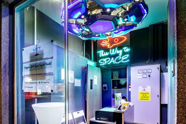 メット ア スペース ポッド アット アラブ ストリート