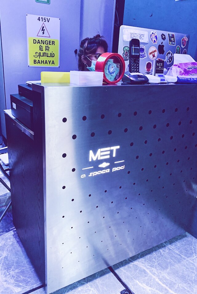 メット ア スペース ポッド アット アラブ ストリート