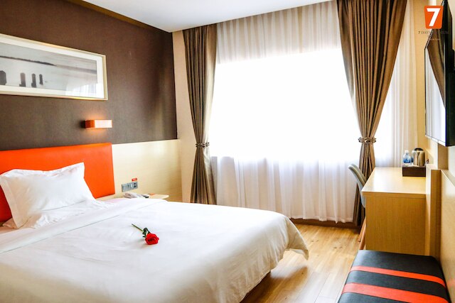 7 デイズ プレミアム ホテル