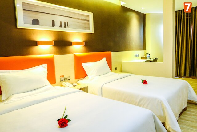 7 デイズ プレミアム ホテル