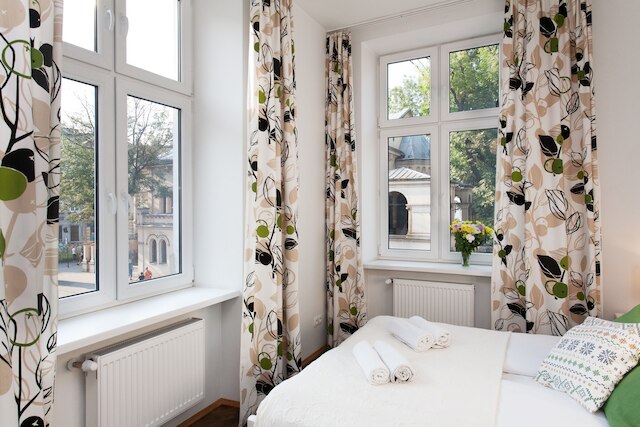 ファウスト アンド モナ リサ アパートメンツ