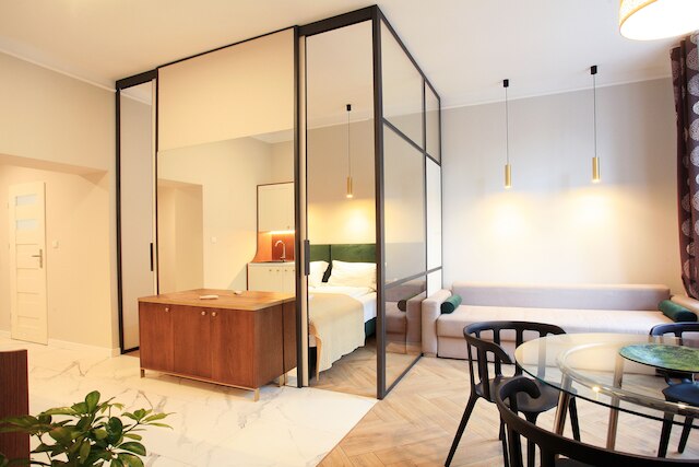 ファウスト アンド モナ リサ アパートメンツ