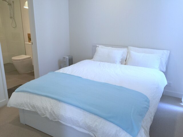 ブラン ニュー スタニング ホーム ウィズ ガーデン