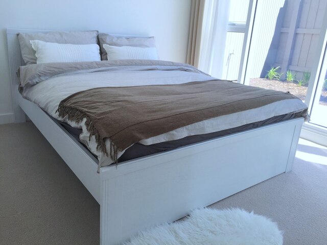 ブラン ニュー スタニング ホーム ウィズ ガーデン