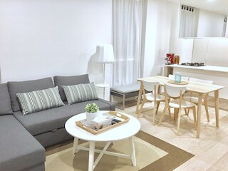 ブラン ニュー スタニング ホーム ウィズ ガーデン