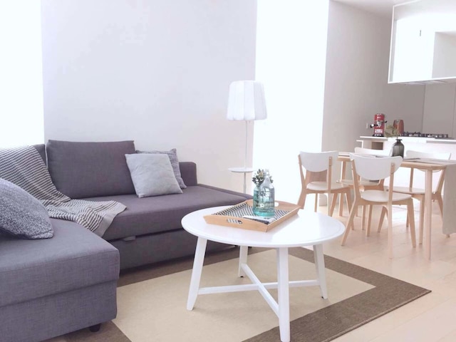 ブラン ニュー スタニング ホーム ウィズ ガーデン