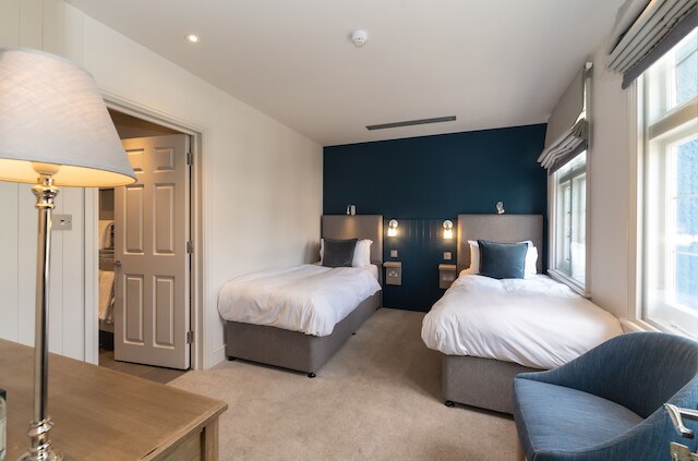 ザブリッジインバーンズ