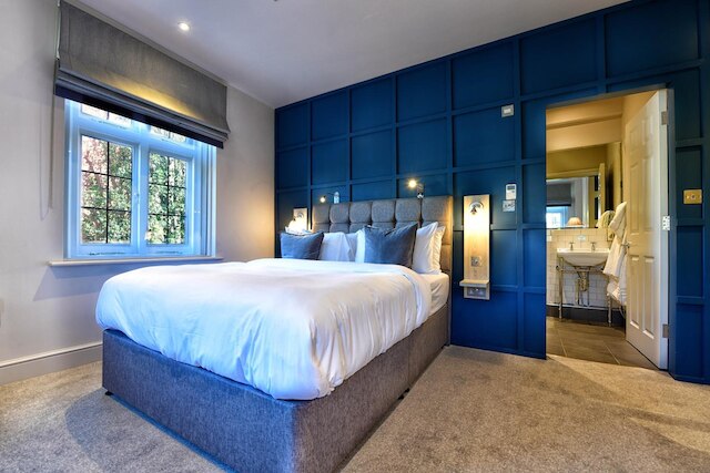 ザブリッジインバーンズ