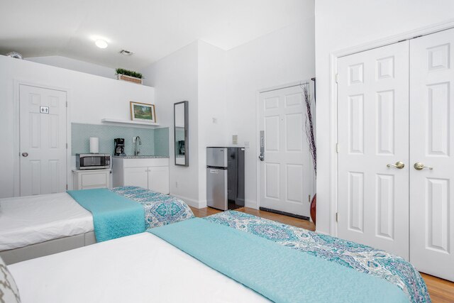 ラクパノス モダン ステイ オン フォレスト ストリート