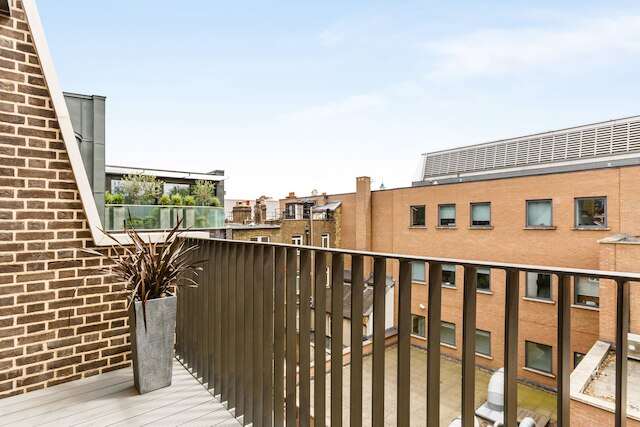 グージ ストリート IV