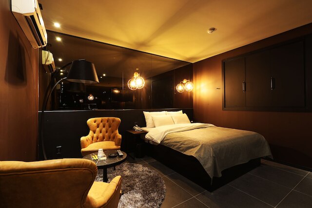 レインボー ホテル