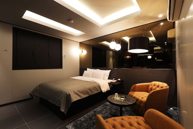 レインボー ホテル