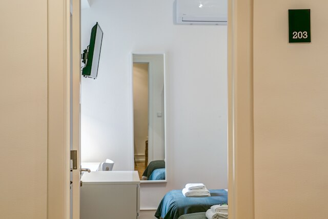 ホーム アウト ルームズ & アパートメンツ