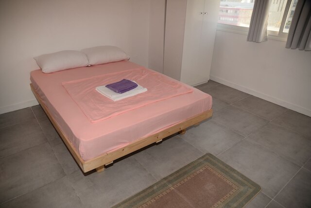 ロスチャイルドを望むルーフトップ アパートメント