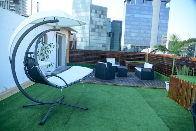 ロスチャイルドを望むルーフトップ アパートメント