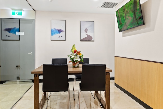 イズ ホテル シドニー QVB