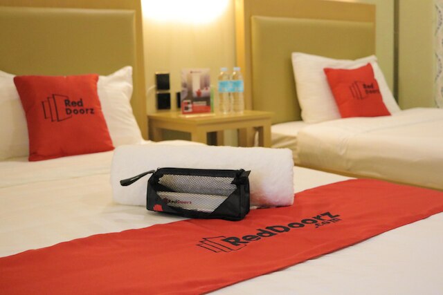 レッドドアーズ プラス アット AS フォルトゥナ セブ