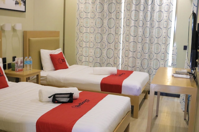 レッドドアーズ プラス アット AS フォルトゥナ セブ