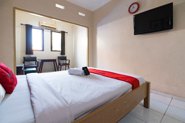 レッドドアーズ アット ウリップ スモハルジョ