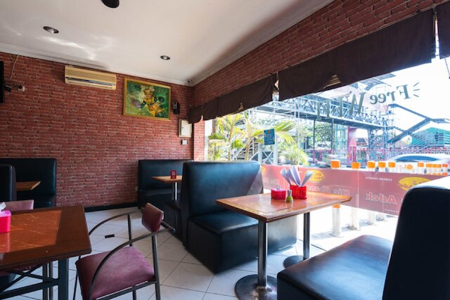 レッドドアーズ アット ウリップ スモハルジョ