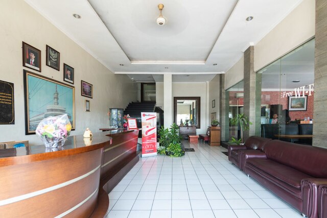 レッドドアーズ アット ウリップ スモハルジョ