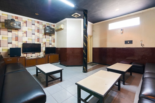 レッドドアーズ アット ウリップ スモハルジョ