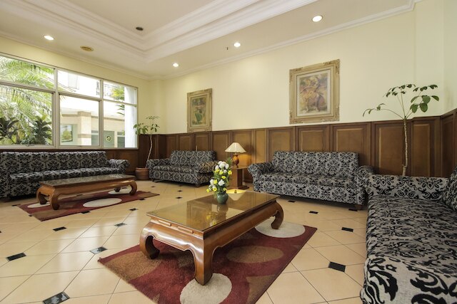 レッドドアーズ プラス ニア GBK スナヤン