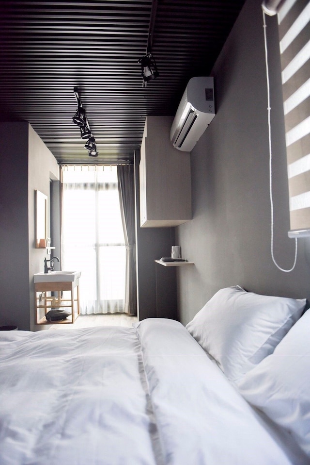 ルガン バック イン