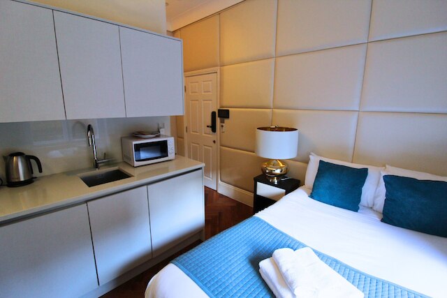 ベーカー・ストリート・アパートメント・バイ・フライング・バトラー