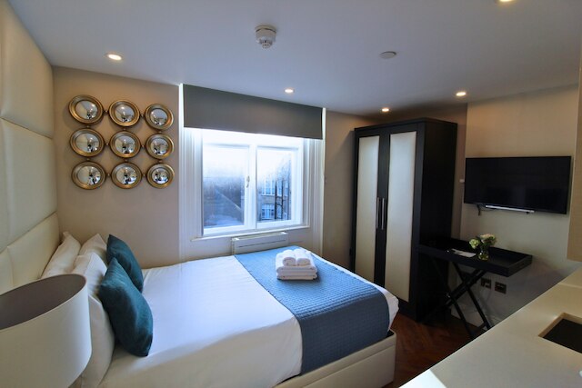 ベーカー・ストリート・アパートメント・バイ・フライング・バトラー