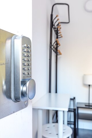 AYZ ウリセス - オートチェックインプロパティ