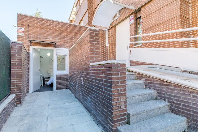 AYZ ウリセス - オートチェックインプロパティ