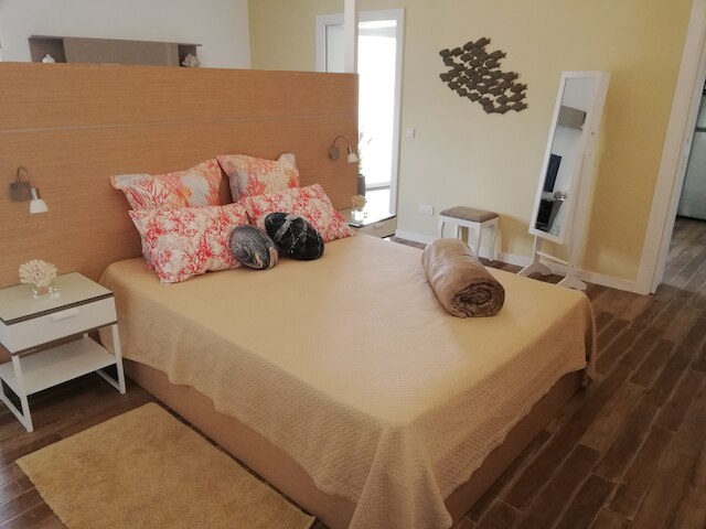 スリー シティーズ アパートメンツ