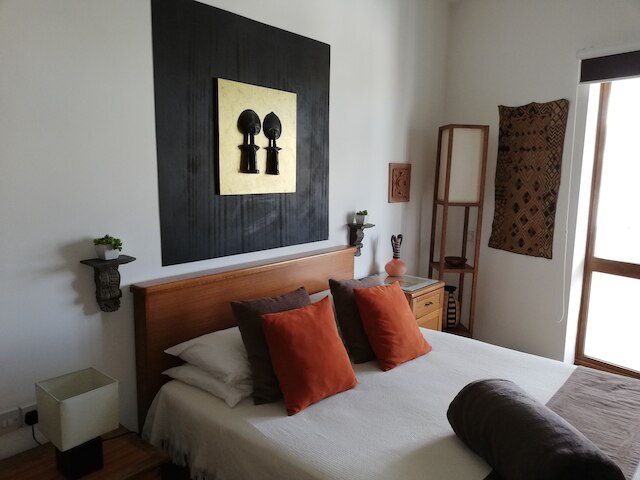 スリー シティーズ アパートメンツ