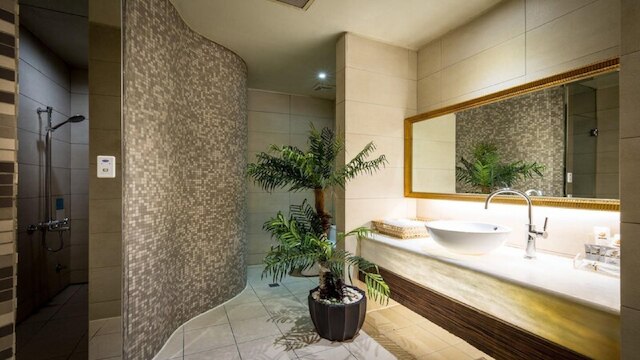 ウライン モーテル