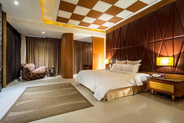 ウライン モーテル