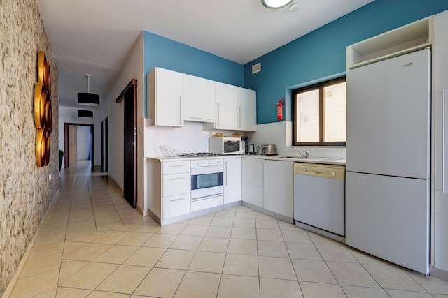 モダン2BRスリーマアパートメント