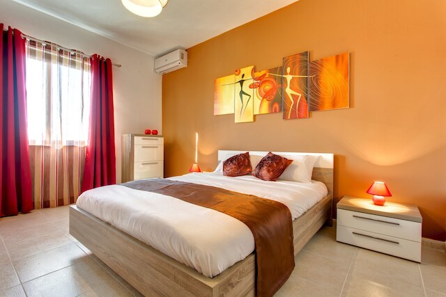 緑地を望むモダンなアパートメント