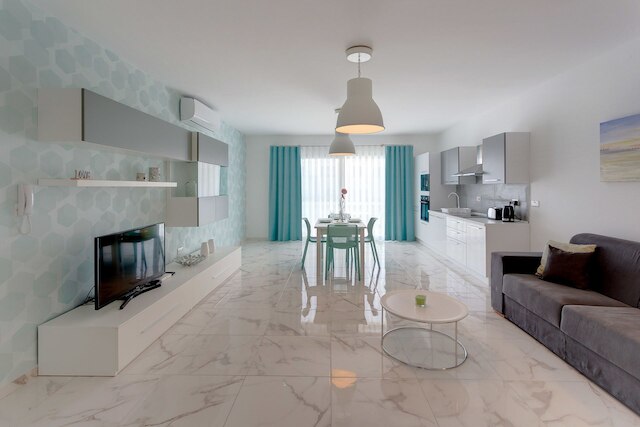 素敵なベッドルーム 2 室、アパートメント、海