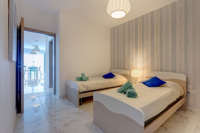 素敵なベッドルーム 2 室、アパートメント、海