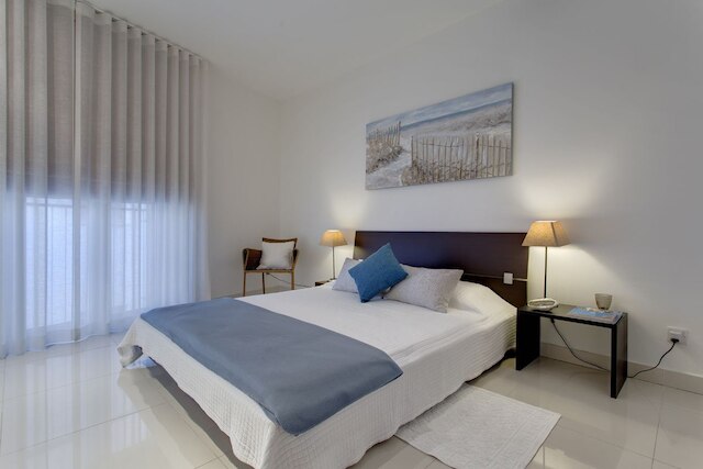 ティニエ ポイントにある素晴らしいアパートメント、プールあり