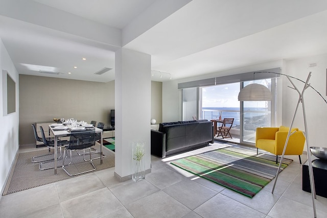 最高の立地にある海辺の素晴らしいアパートメント