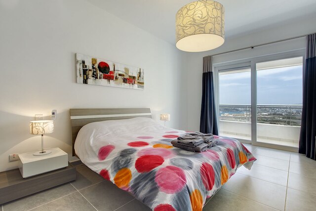 ピュア ラグジュアリー アパートメント、プールあり